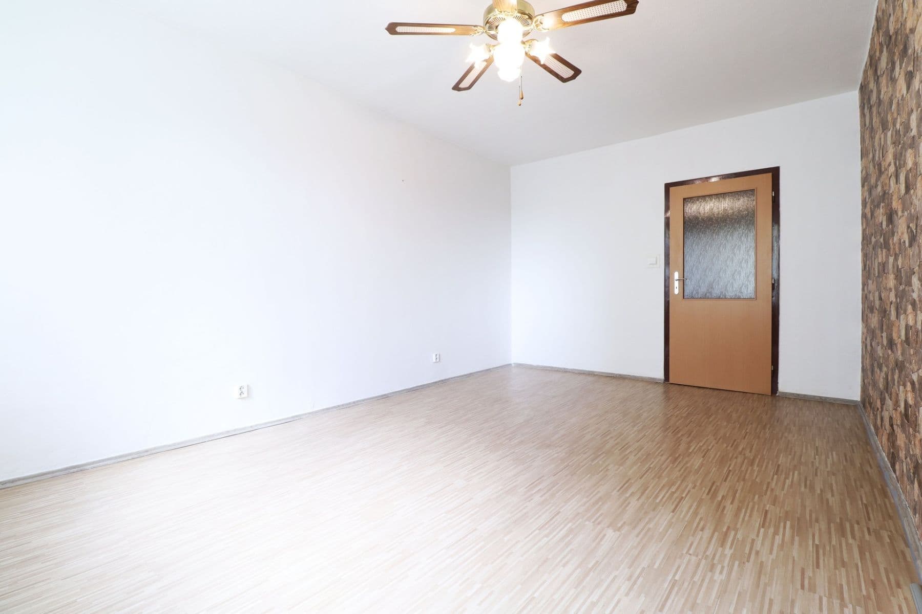 Prenájom bytu 3-izbový 66 m², Křivoklátská, Praha, Praha Prenájom bytu 3-izbový 66 m², Křivoklátská, Praha, Praha