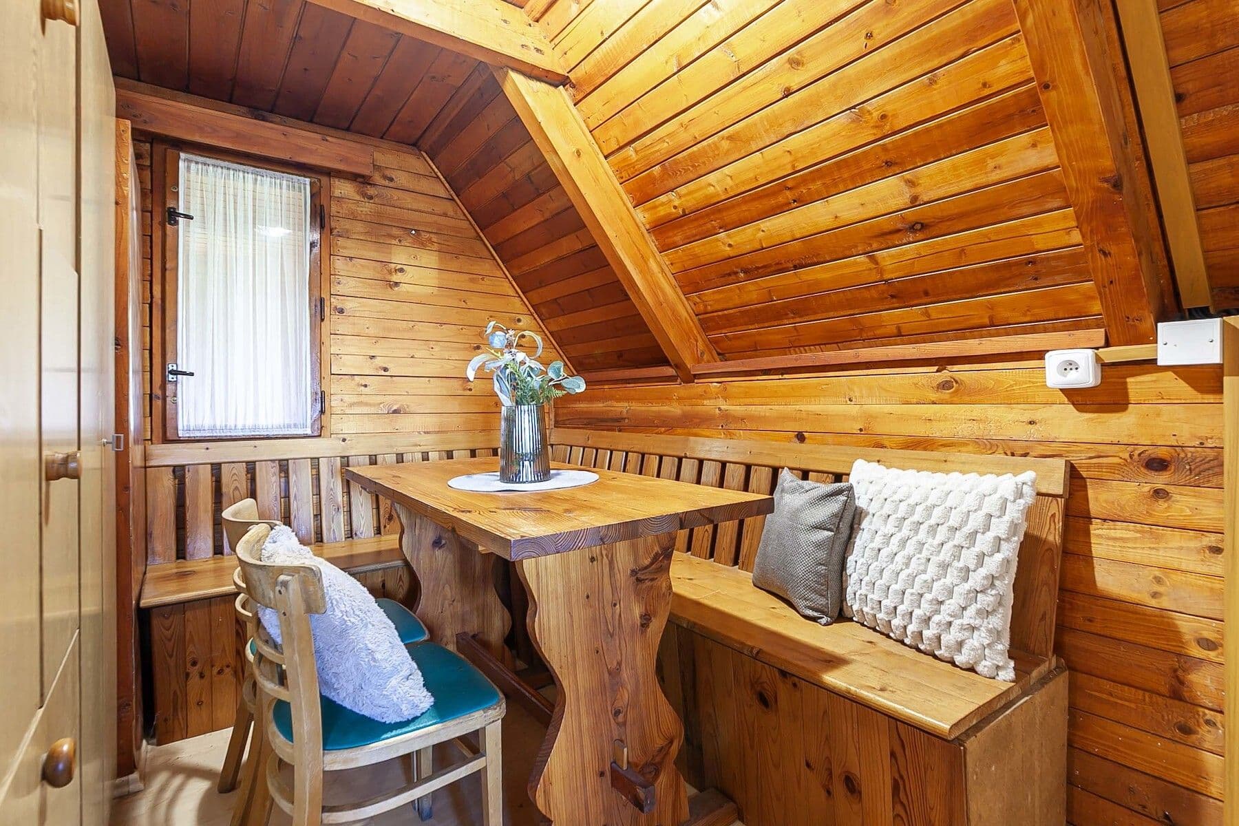 Predaj rekreačného objektu 126 m², pozemek 429 m², Rabyně, Středočeský kraj Predaj rekreačného objektu 126 m², pozemek 429 m², Rabyně, Středočeský kraj