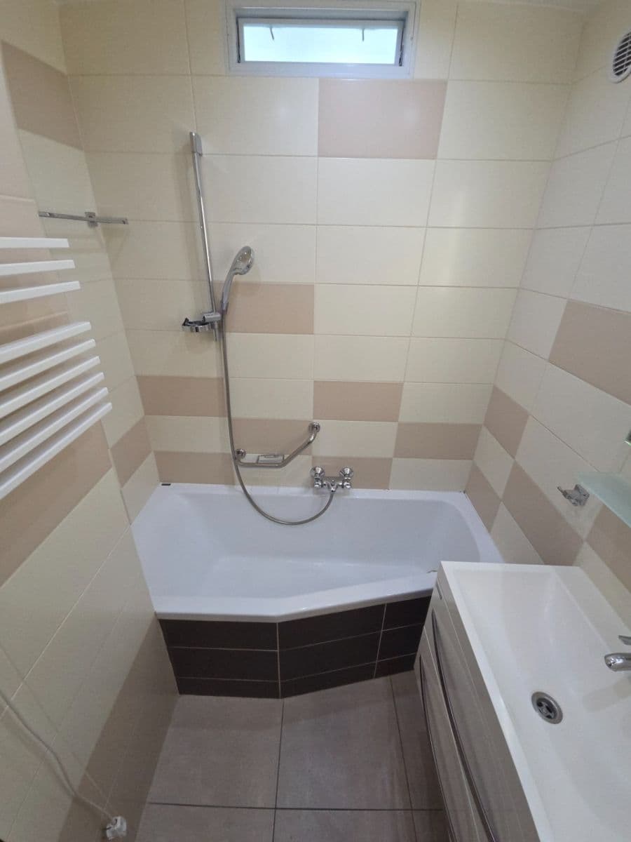 Prenájom bytu 2-izbový 51 m², náměstí Na Balabence, Praha, Praha Prenájom bytu 2-izbový 51 m², náměstí Na Balabence, Praha, Praha