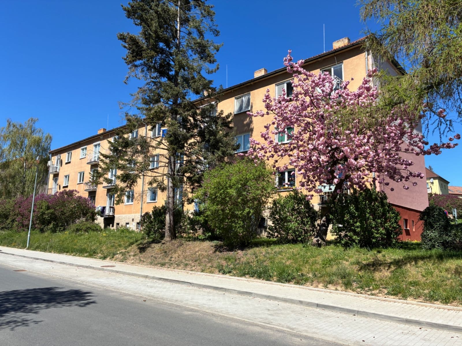 Predaj bytu 2-izbový 53 m², Lhotecká, Mníšek pod Brdy, Středočeský kraj Predaj bytu 2-izbový 53 m², Lhotecká, Mníšek pod Brdy, Středočeský kraj