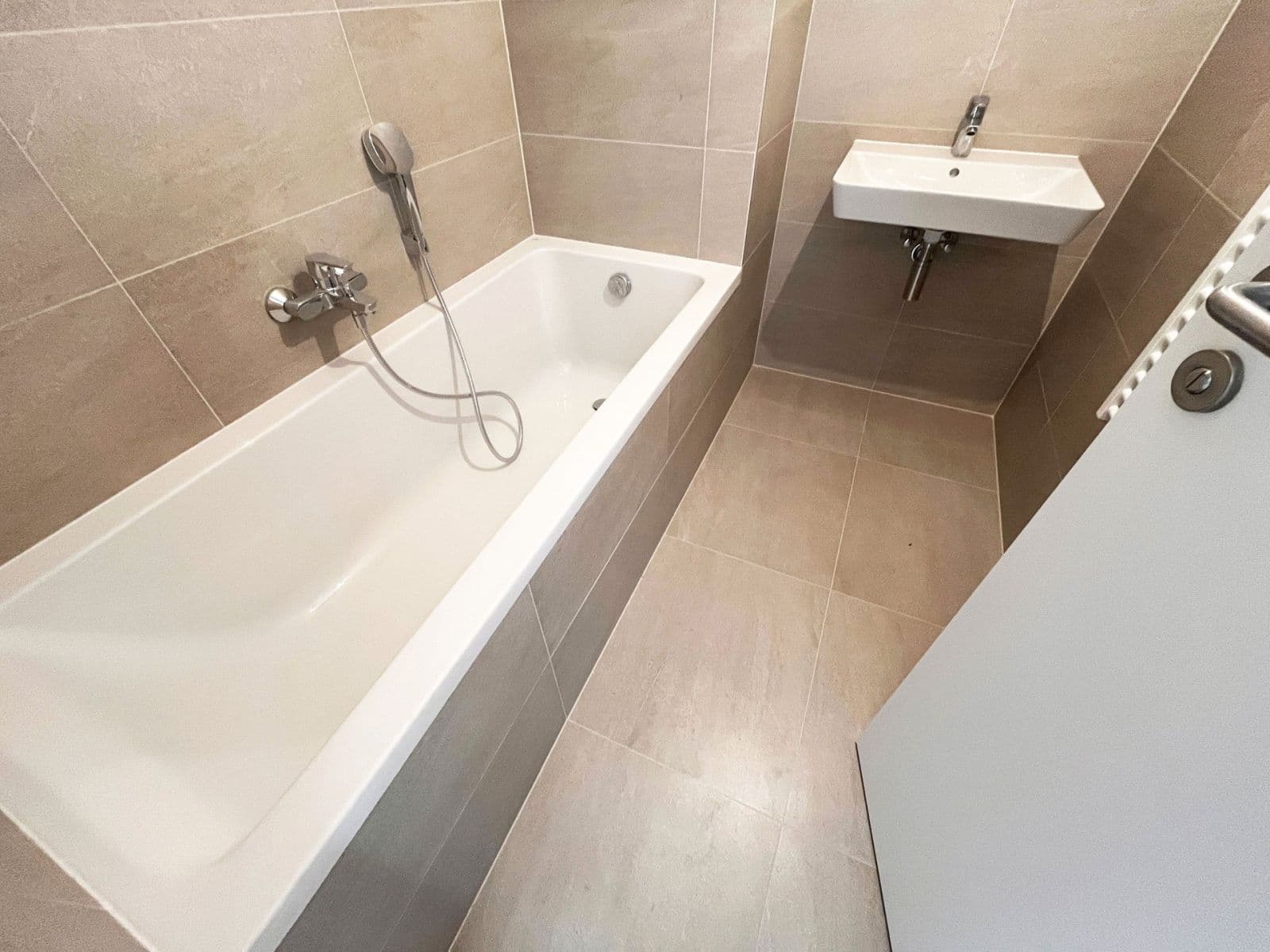 Prenájom bytu 3-izbový 72 m², Hodkovická, Praha, Praha Prenájom bytu 3-izbový 72 m², Hodkovická, Praha, Praha