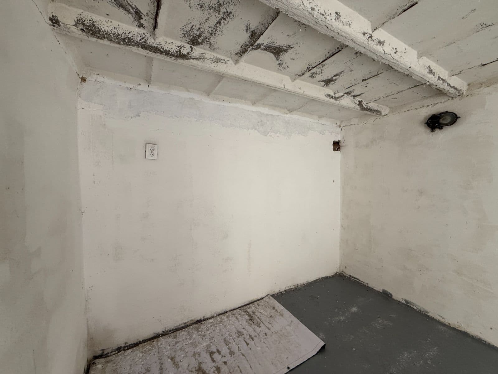 Prenájom garáže 17 m², U Blaženky, Praha, Praha Prenájom garáže 17 m², U Blaženky, Praha, Praha