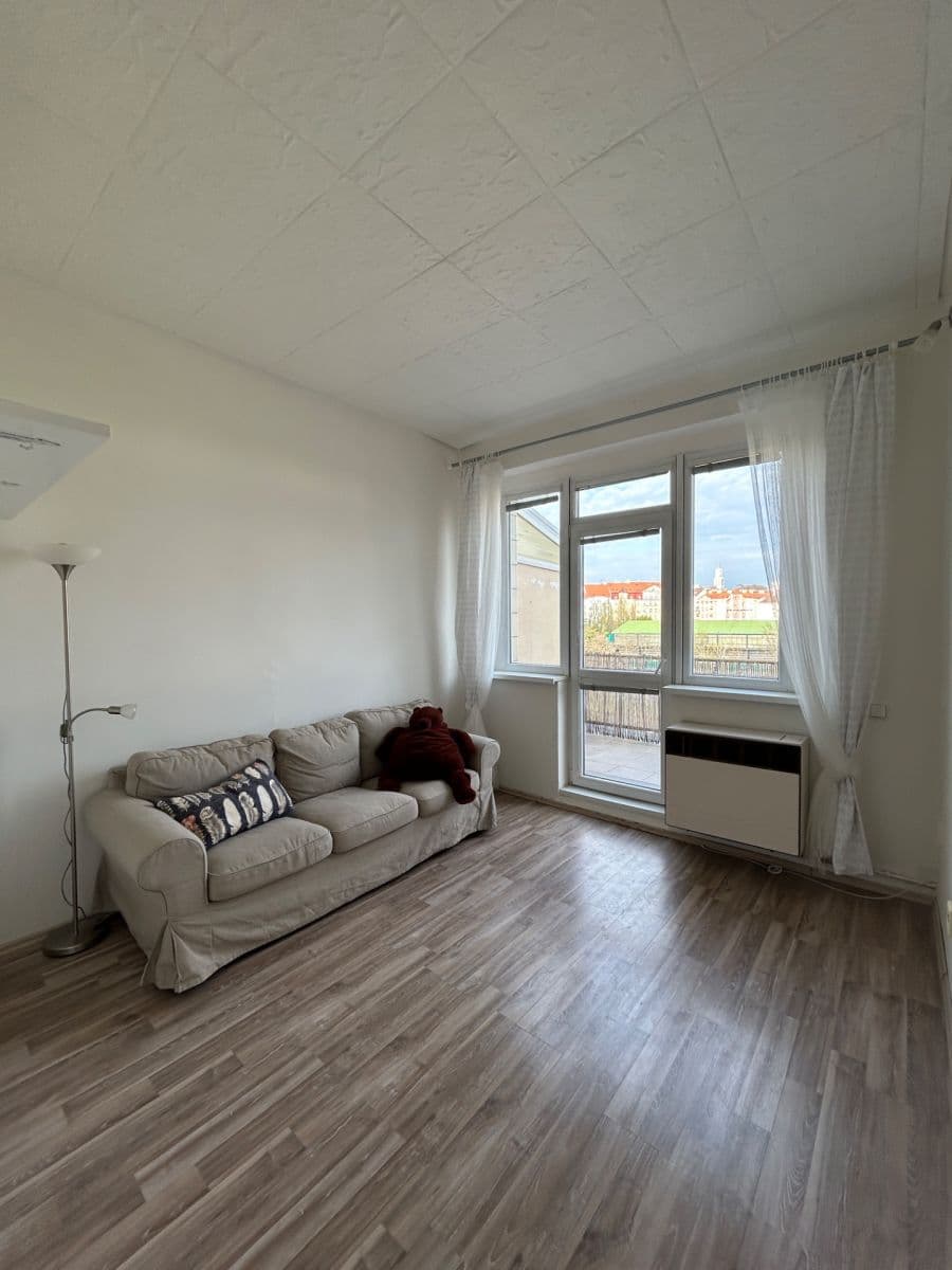 Prenájom bytu 2-izbový 34 m², Petrohradská, Praha, Praha Prenájom bytu 2-izbový 34 m², Petrohradská, Praha, Praha