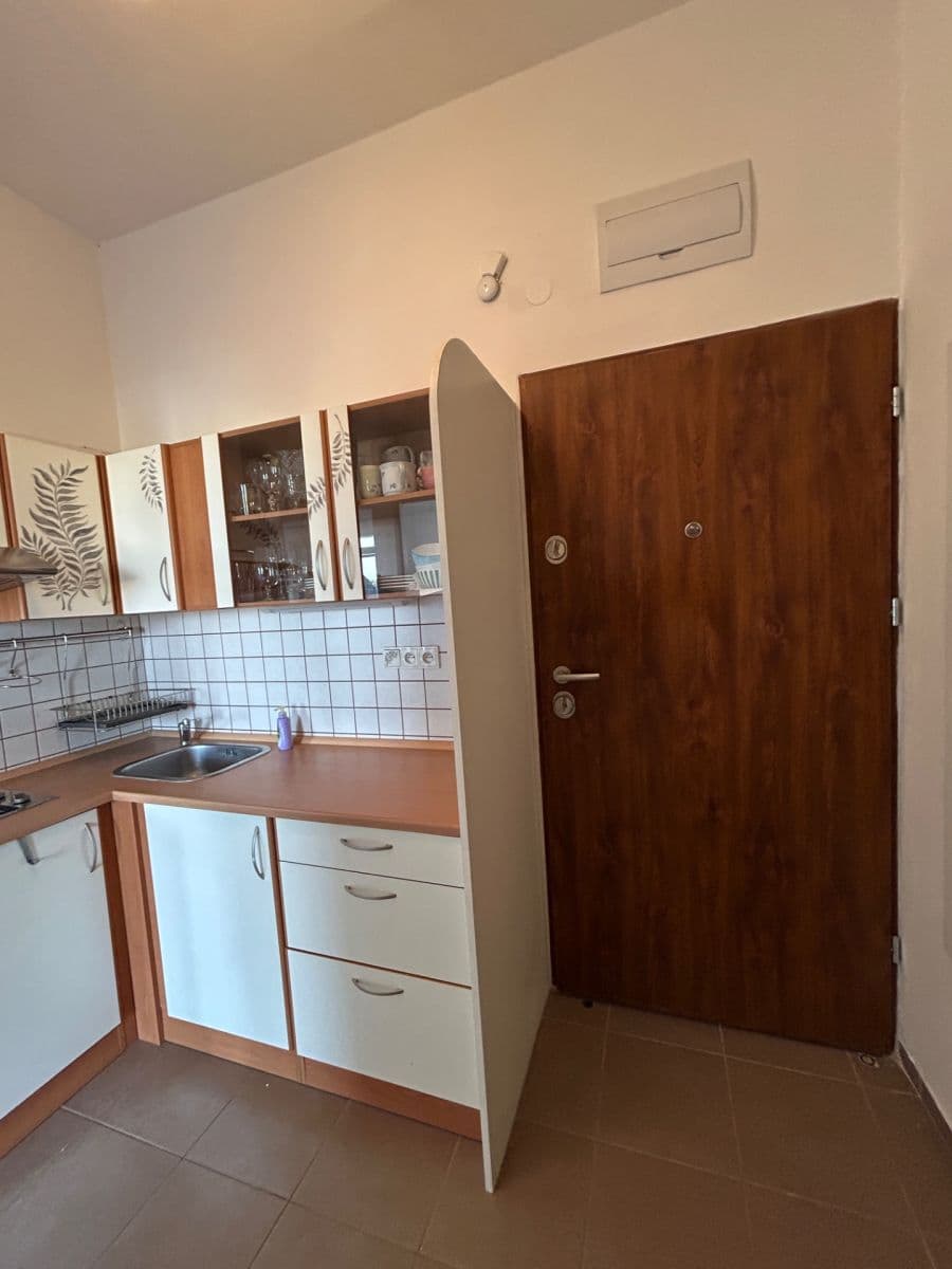 Prenájom bytu 2-izbový 34 m², Petrohradská, Praha, Praha Prenájom bytu 2-izbový 34 m², Petrohradská, Praha, Praha