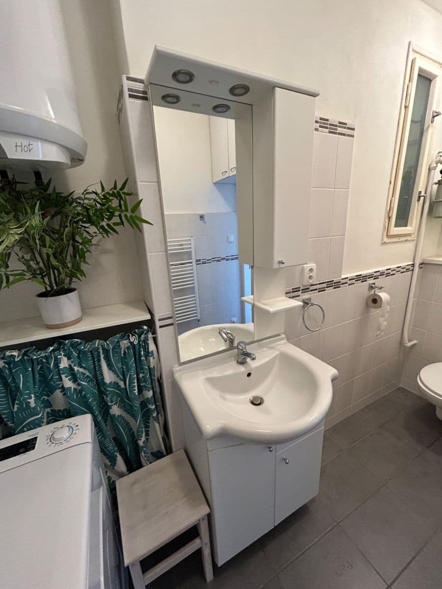 Prenájom bytu 2-izbový 34 m², Petrohradská, Praha, Praha Prenájom bytu 2-izbový 34 m², Petrohradská, Praha, Praha