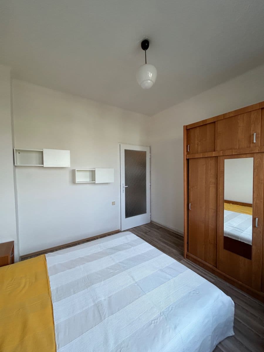 Prenájom bytu 2-izbový 34 m², Petrohradská, Praha, Praha Prenájom bytu 2-izbový 34 m², Petrohradská, Praha, Praha