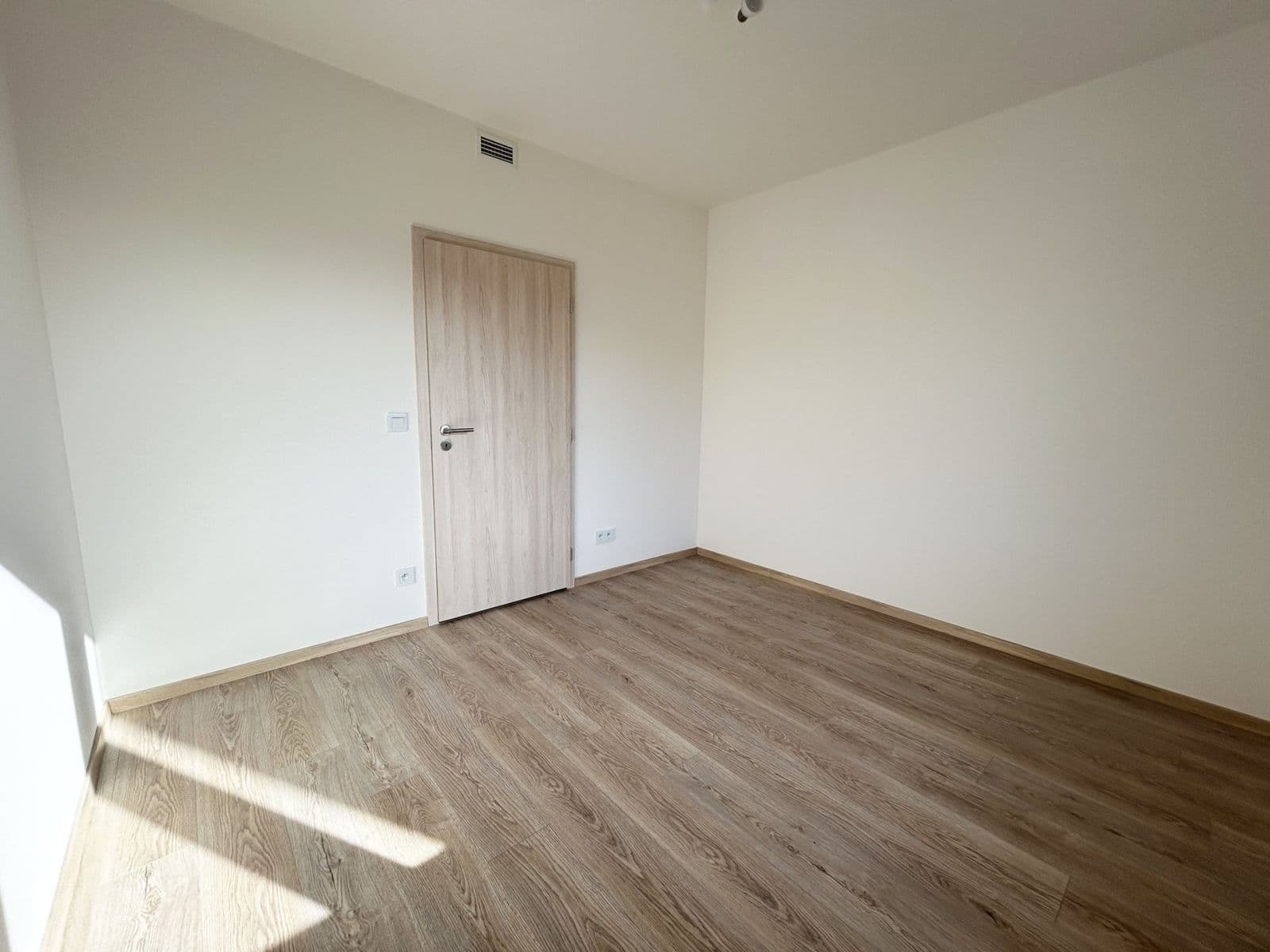 Prenájom bytu 3-izbový 72 m², Strančická, Praha, Praha Prenájom bytu 3-izbový 72 m², Strančická, Praha, Praha