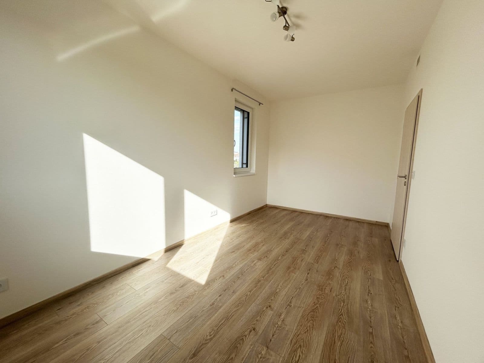 Prenájom bytu 3-izbový 72 m², Strančická, Praha, Praha Prenájom bytu 3-izbový 72 m², Strančická, Praha, Praha