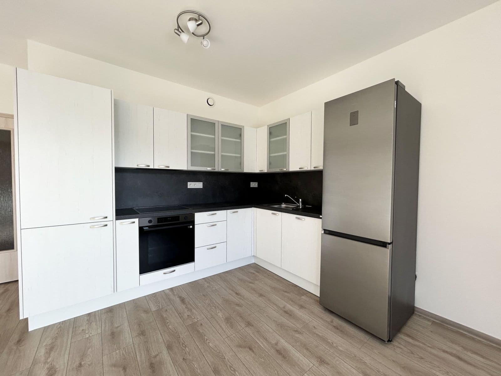 Prenájom bytu 3-izbový 72 m², Strančická, Praha, Praha Prenájom bytu 3-izbový 72 m², Strančická, Praha, Praha