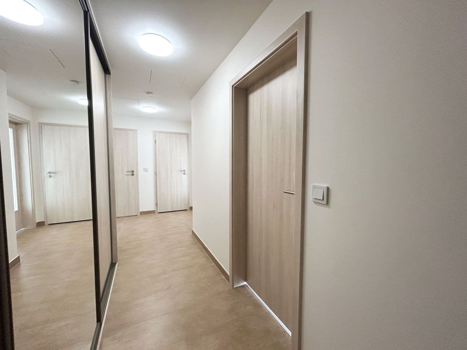 Prenájom bytu 3-izbový 72 m², Strančická, Praha, Praha Prenájom bytu 3-izbový 72 m², Strančická, Praha, Praha