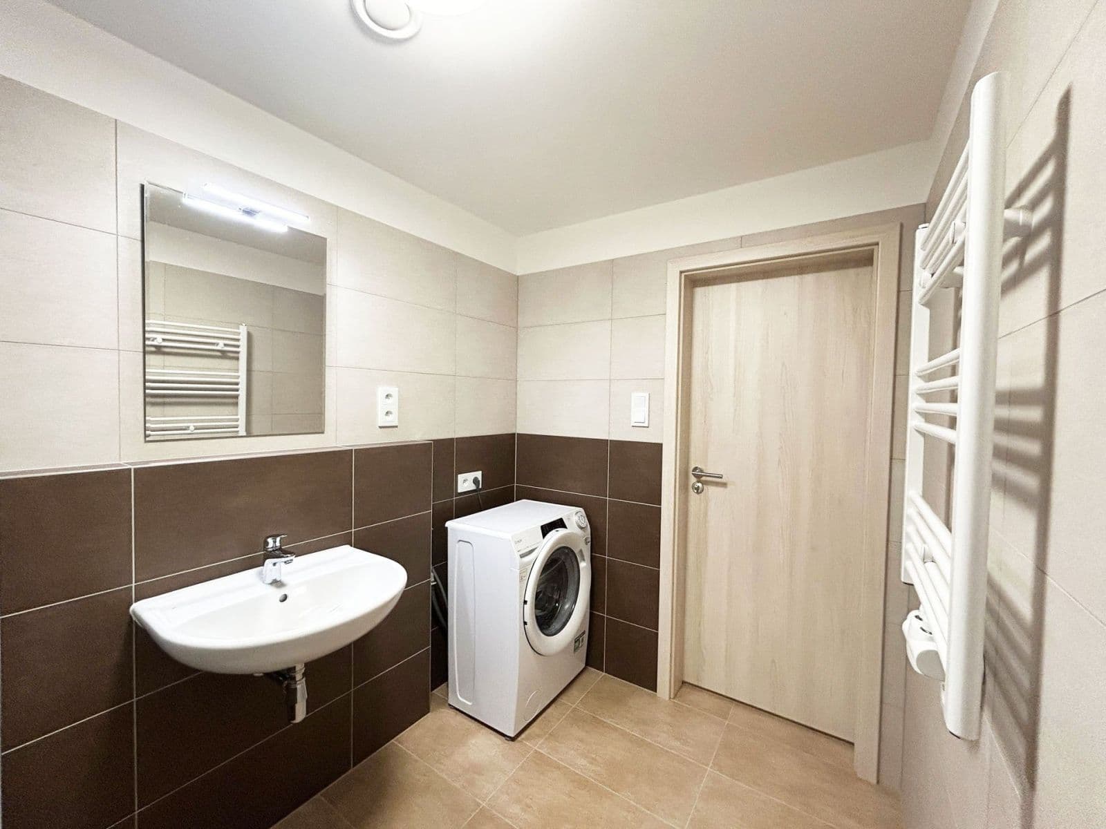 Prenájom bytu 3-izbový 72 m², Strančická, Praha, Praha Prenájom bytu 3-izbový 72 m², Strančická, Praha, Praha