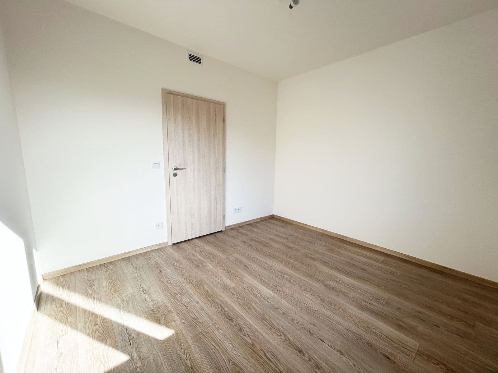 Prenájom bytu 3-izbový 72 m², Strančická, Praha, Praha Prenájom bytu 3-izbový 72 m², Strančická, Praha, Praha