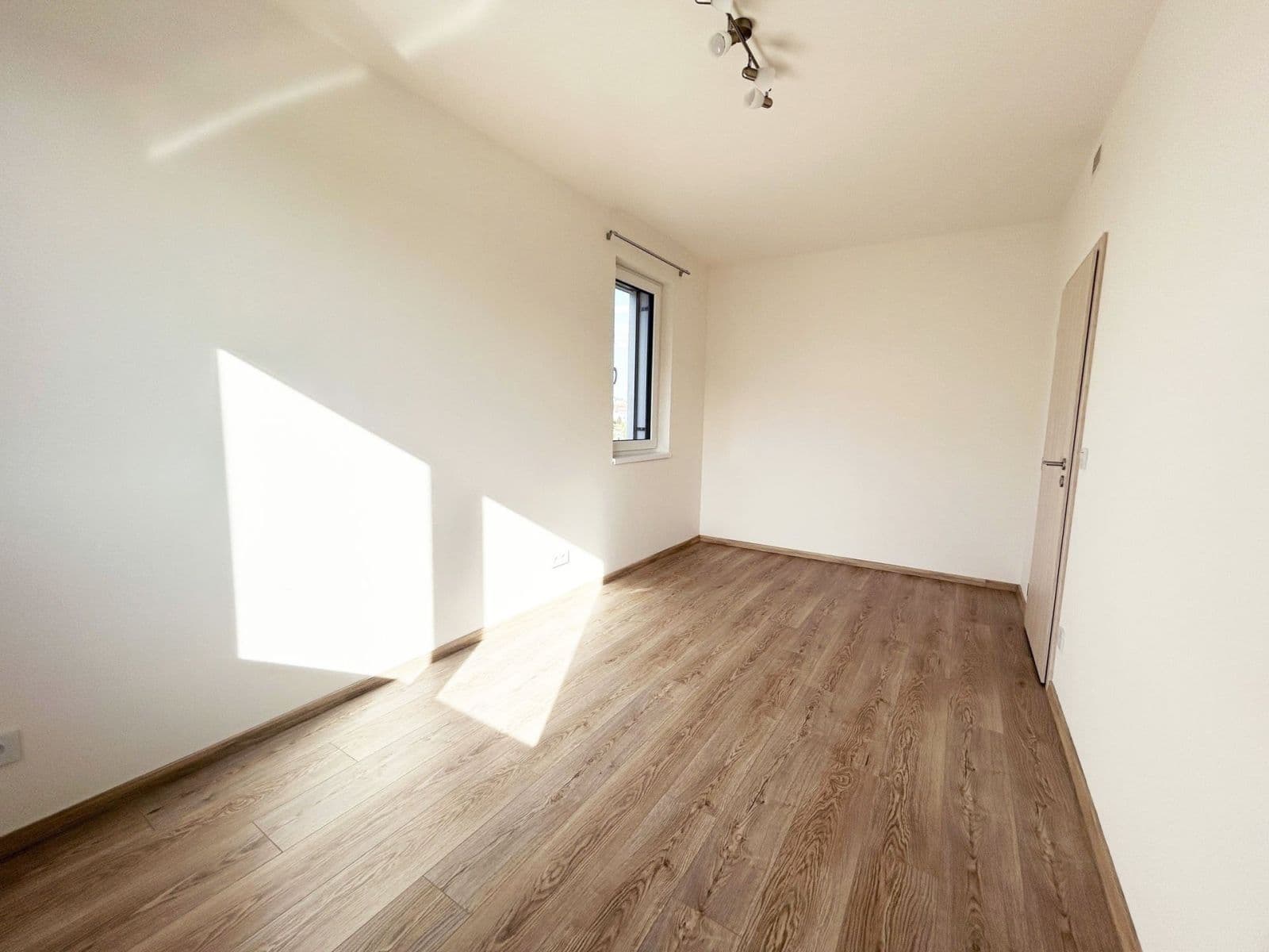 Prenájom bytu 3-izbový 72 m², Strančická, Praha, Praha Prenájom bytu 3-izbový 72 m², Strančická, Praha, Praha