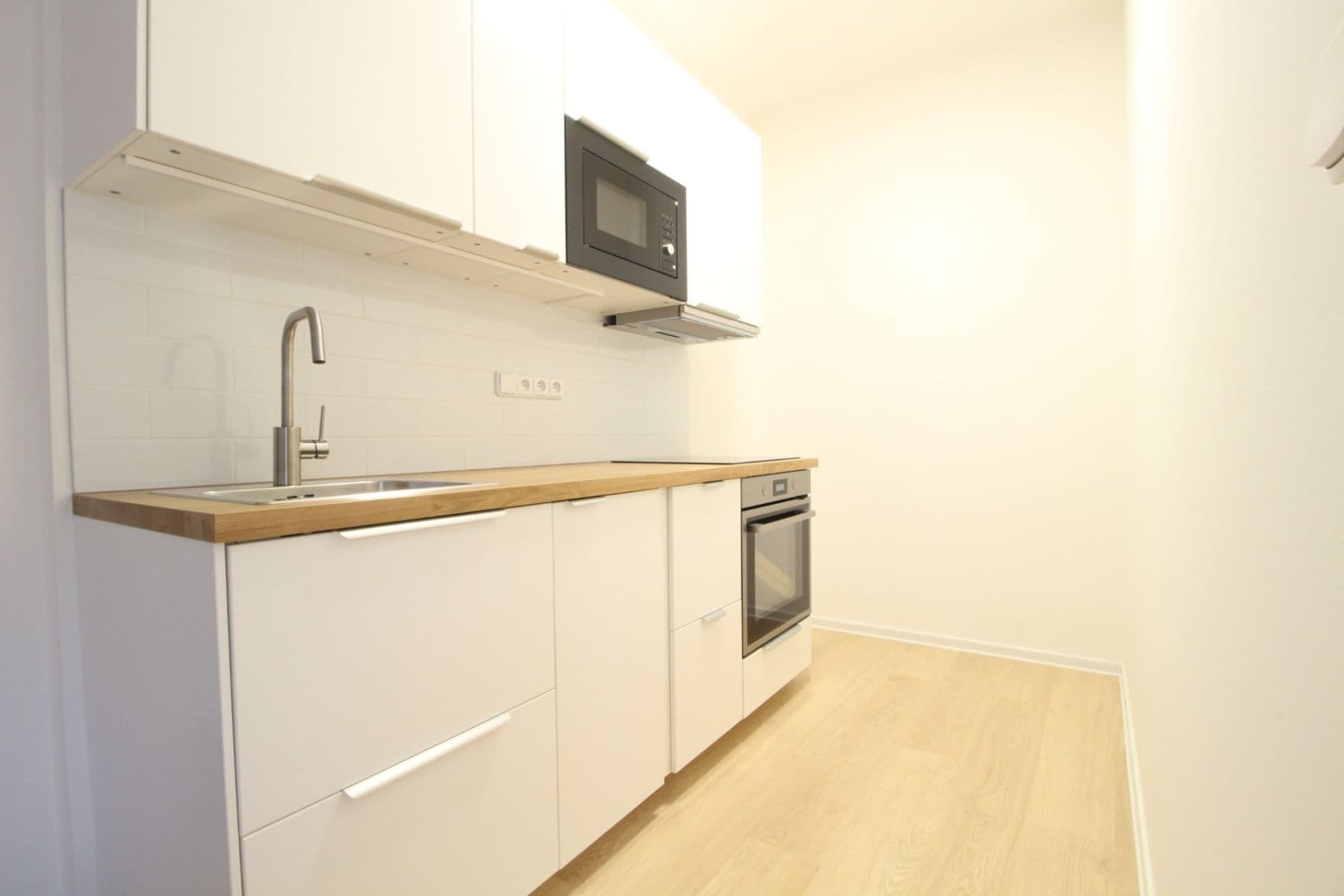 Prenájom bytu 2-izbový 40 m², Koulova, Praha, Praha Prenájom bytu 2-izbový 40 m², Koulova, Praha, Praha