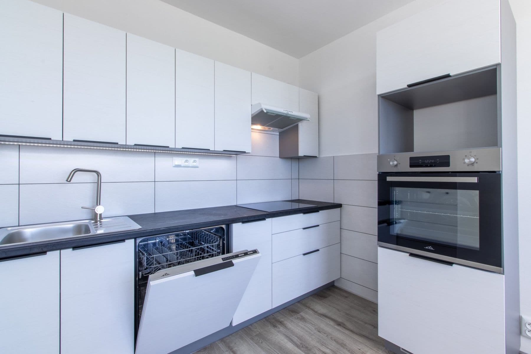 Prenájom bytu 3-izbový 70 m², Jablonecká, Praha, Praha Prenájom bytu 3-izbový 70 m², Jablonecká, Praha, Praha