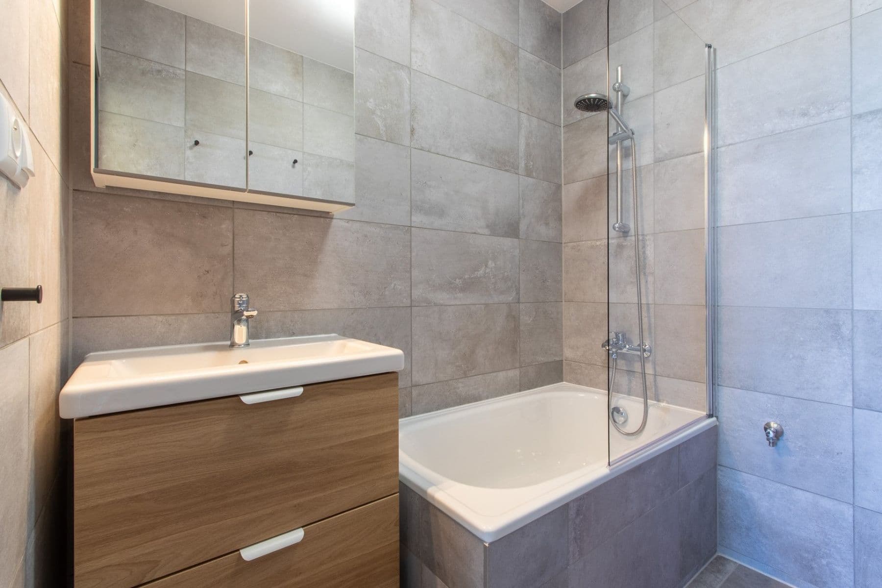 Prenájom bytu 3-izbový 70 m², Jablonecká, Praha, Praha Prenájom bytu 3-izbový 70 m², Jablonecká, Praha, Praha
