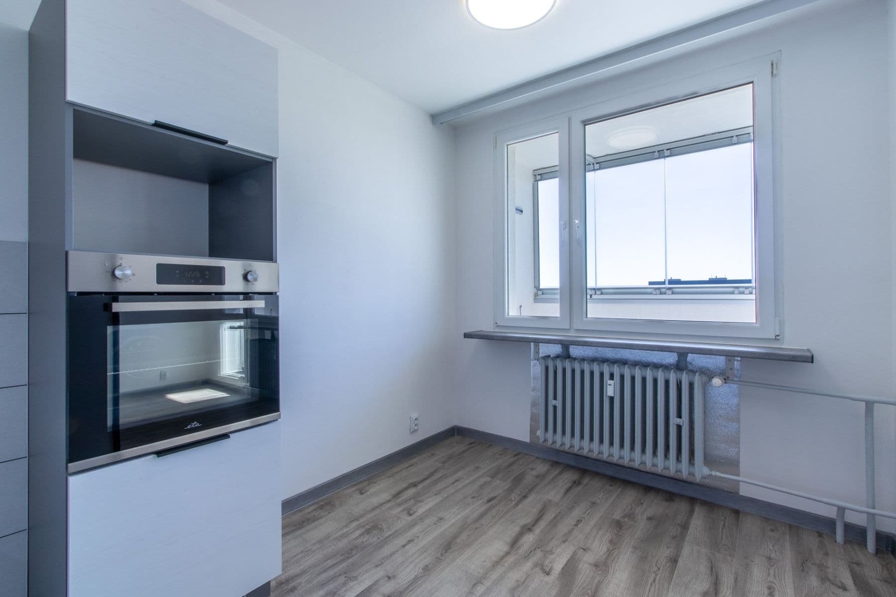 Prenájom bytu 3-izbový 70 m², Jablonecká, Praha, Praha Prenájom bytu 3-izbový 70 m², Jablonecká, Praha, Praha