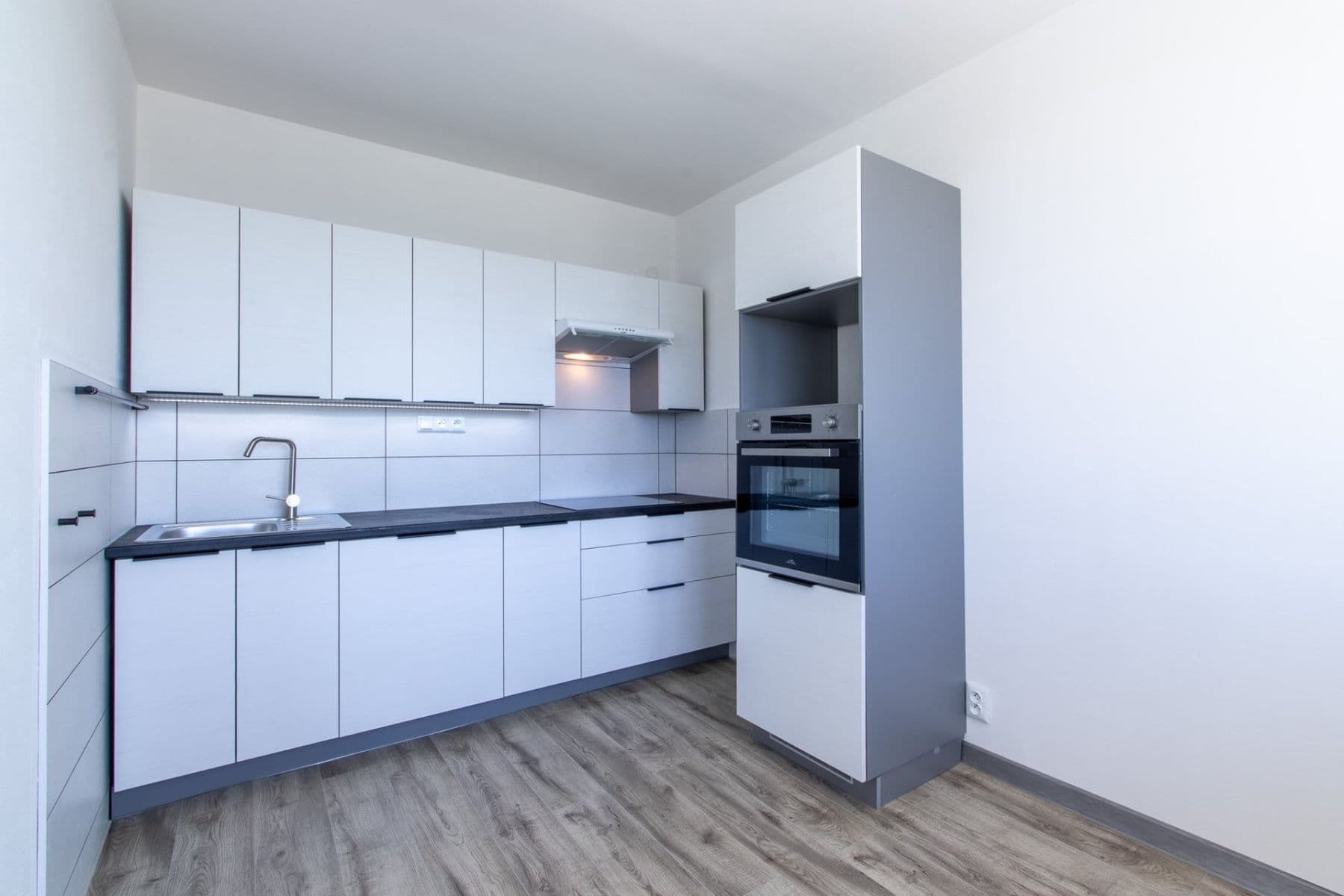 Prenájom bytu 3-izbový 70 m², Jablonecká, Praha, Praha Prenájom bytu 3-izbový 70 m², Jablonecká, Praha, Praha