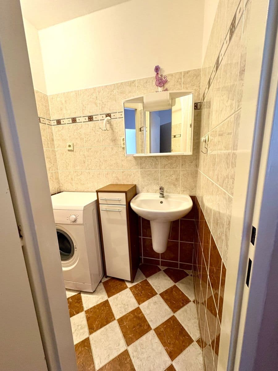 Prenájom bytu 3-izbový 55 m², Sládkovičova, Praha, Praha Prenájom bytu 3-izbový 55 m², Sládkovičova, Praha, Praha