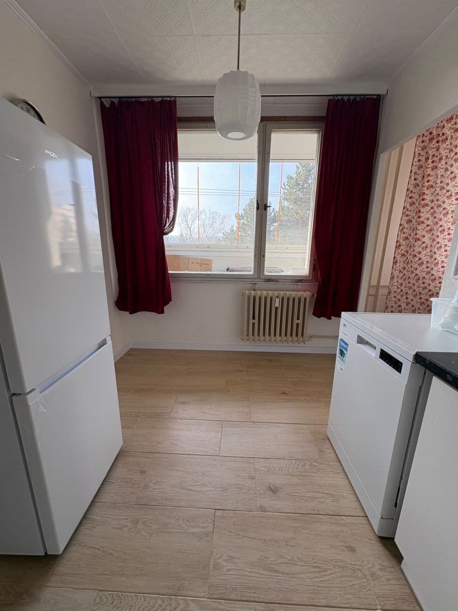 Prenájom bytu 3-izbový 55 m², Sládkovičova, Praha, Praha Prenájom bytu 3-izbový 55 m², Sládkovičova, Praha, Praha