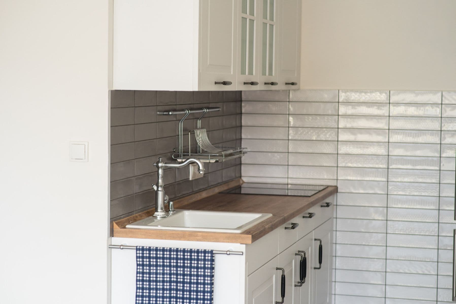 Prenájom bytu 2-izbový 44 m², Uherská, Praha, Praha Prenájom bytu 2-izbový 44 m², Uherská, Praha, Praha