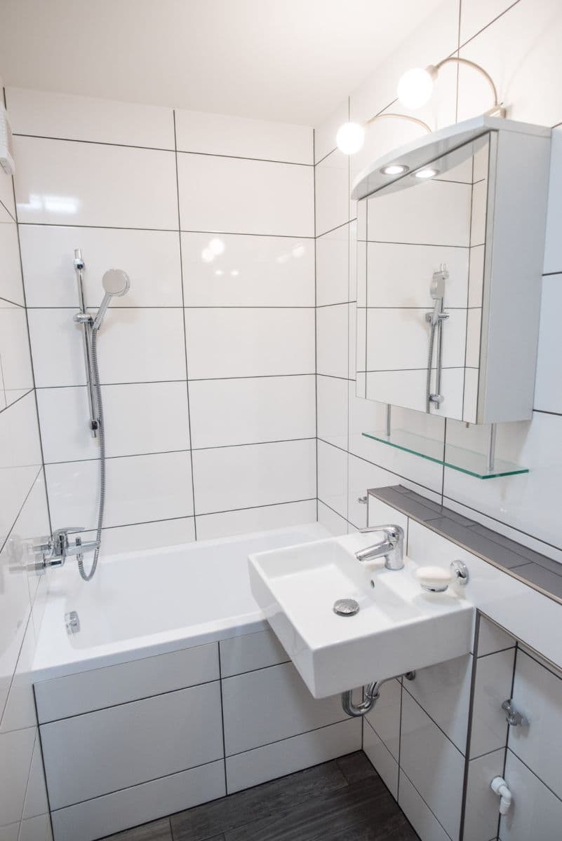 Prenájom bytu 2-izbový 44 m², Uherská, Praha, Praha Prenájom bytu 2-izbový 44 m², Uherská, Praha, Praha