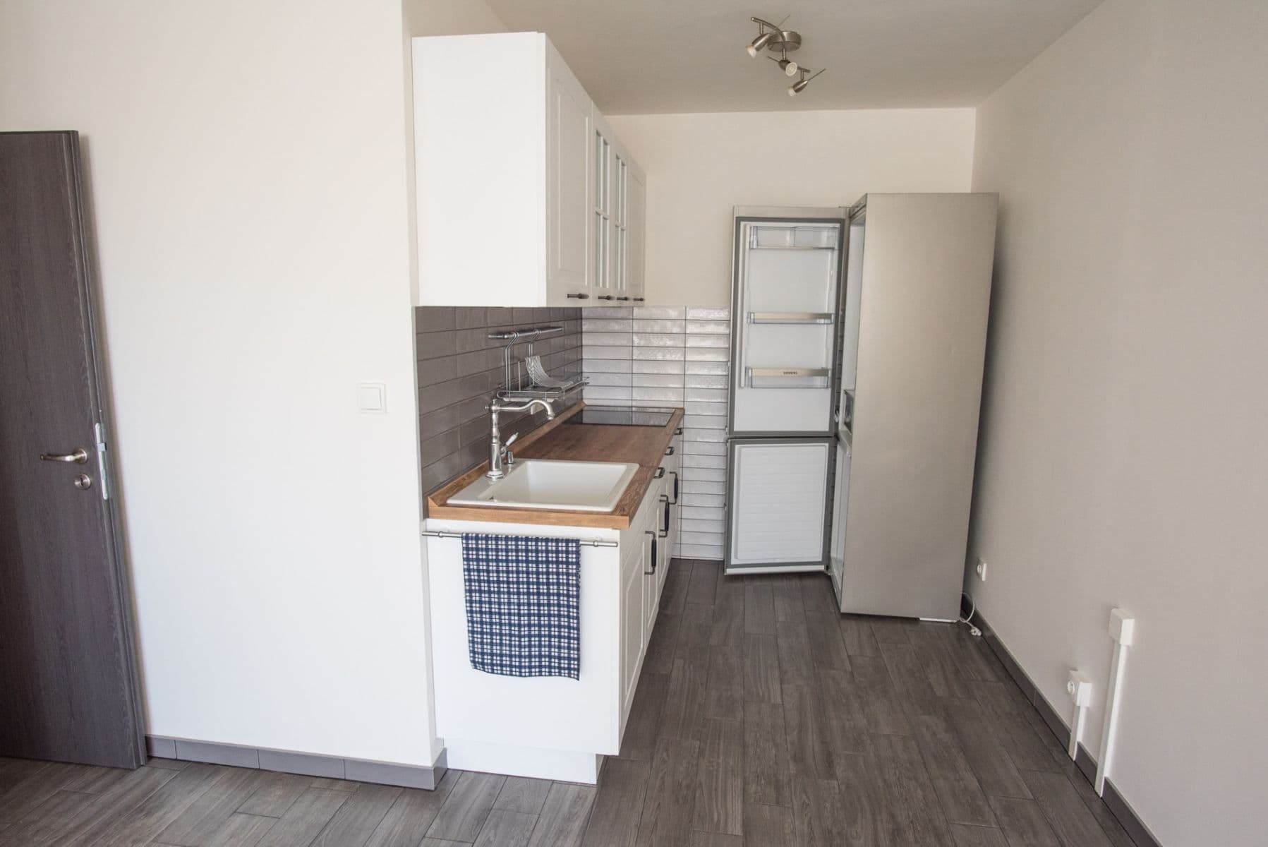 Prenájom bytu 2-izbový 44 m², Uherská, Praha, Praha Prenájom bytu 2-izbový 44 m², Uherská, Praha, Praha