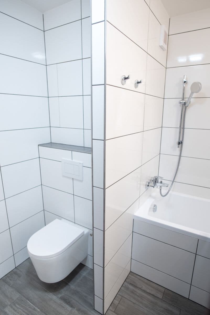Prenájom bytu 2-izbový 44 m², Uherská, Praha, Praha Prenájom bytu 2-izbový 44 m², Uherská, Praha, Praha