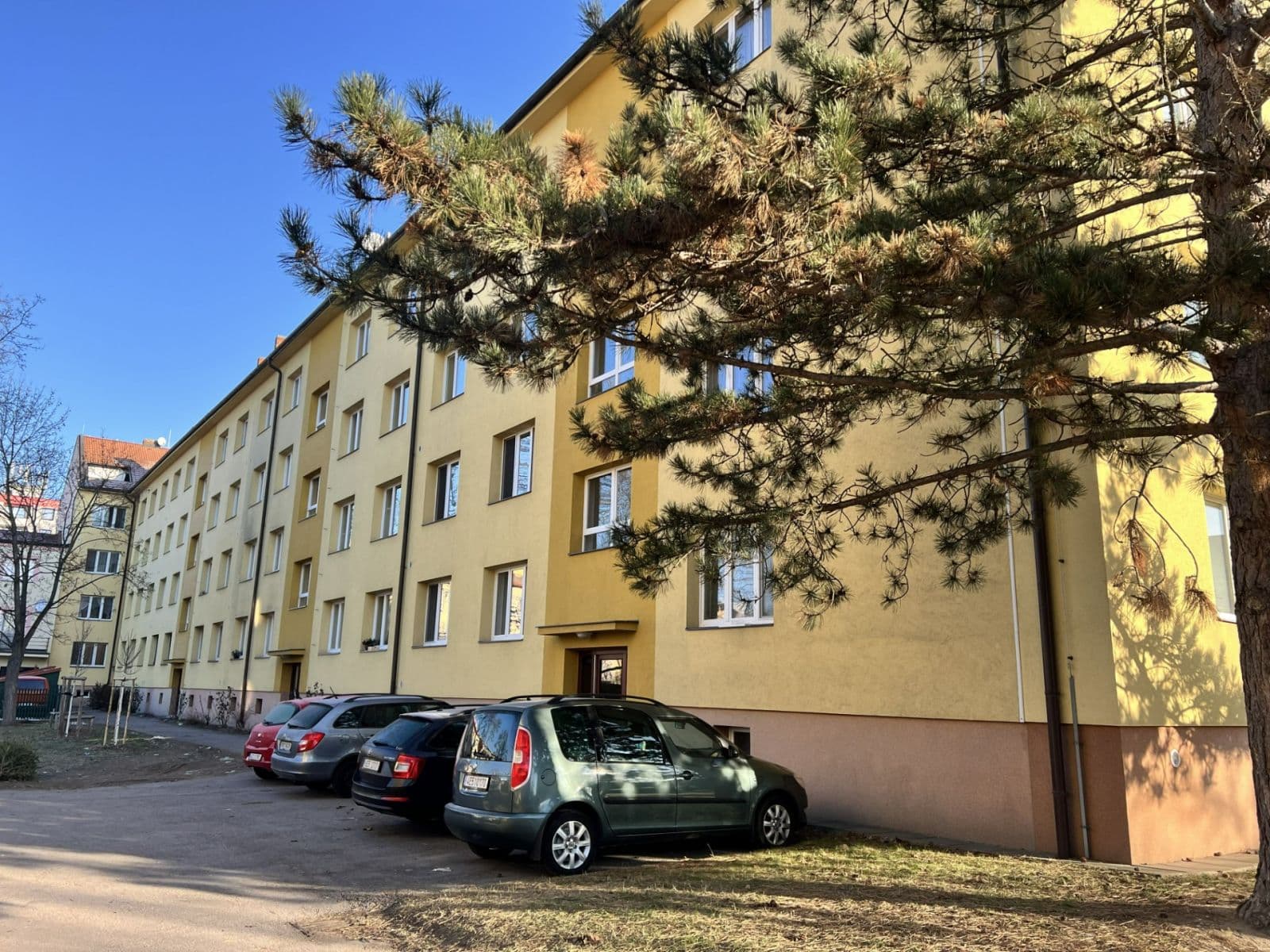 Predaj bytu 3-izbový 77 m², Benešovo náměstí, Pardubice, Pardubický kraj Predaj bytu 3-izbový 77 m², Benešovo náměstí, Pardubice, Pardubický kraj