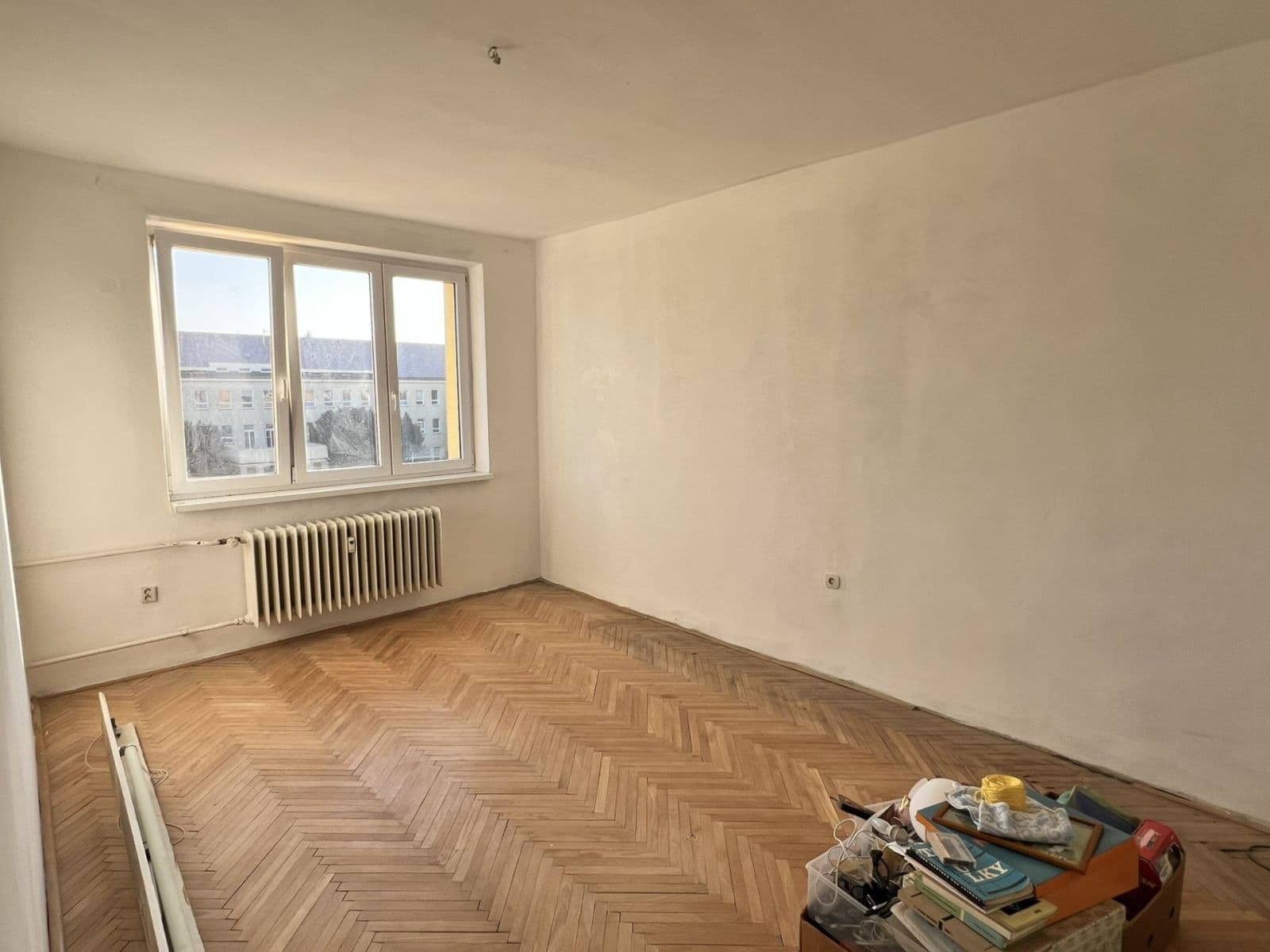 Predaj bytu 3-izbový 77 m², Benešovo náměstí, Pardubice, Pardubický kraj Predaj bytu 3-izbový 77 m², Benešovo náměstí, Pardubice, Pardubický kraj