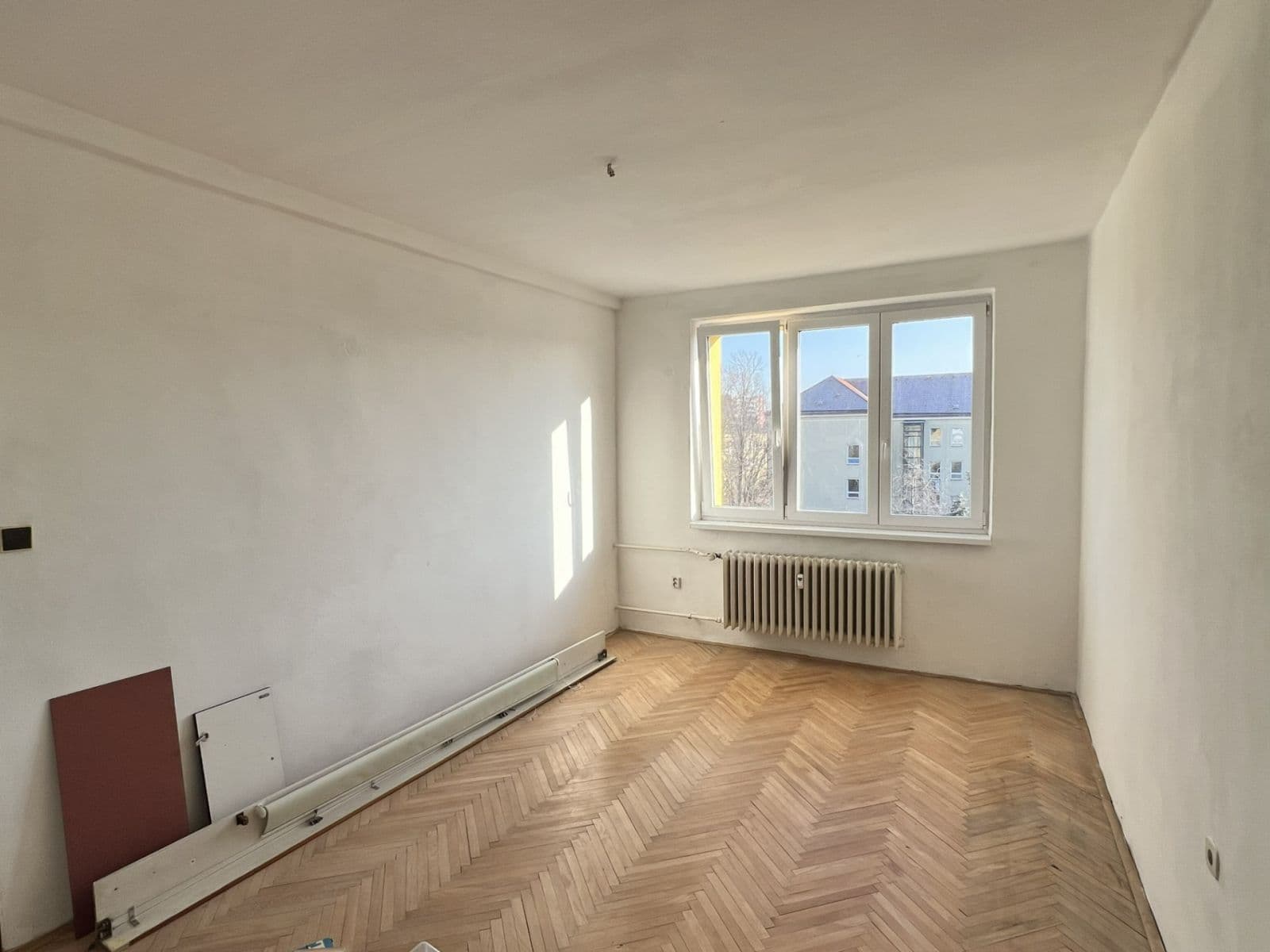 Predaj bytu 3-izbový 77 m², Benešovo náměstí, Pardubice, Pardubický kraj Predaj bytu 3-izbový 77 m², Benešovo náměstí, Pardubice, Pardubický kraj