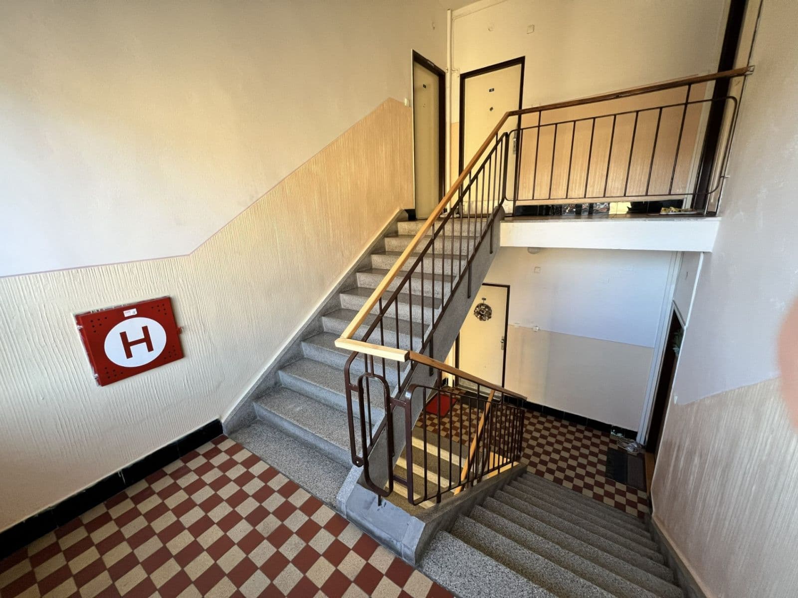 Predaj bytu 3-izbový 77 m², Benešovo náměstí, Pardubice, Pardubický kraj Predaj bytu 3-izbový 77 m², Benešovo náměstí, Pardubice, Pardubický kraj