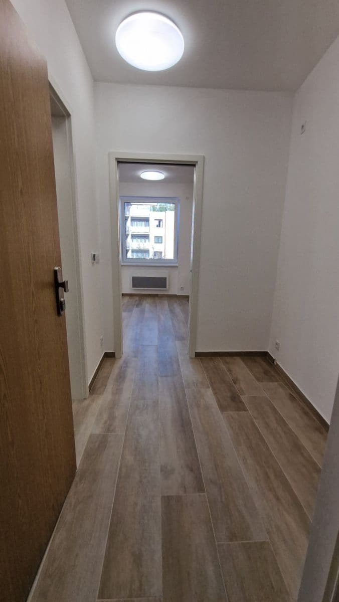Prenájom bytu 2-izbový 37 m², U Kříže, Praha, Praha Prenájom bytu 2-izbový 37 m², U Kříže, Praha, Praha