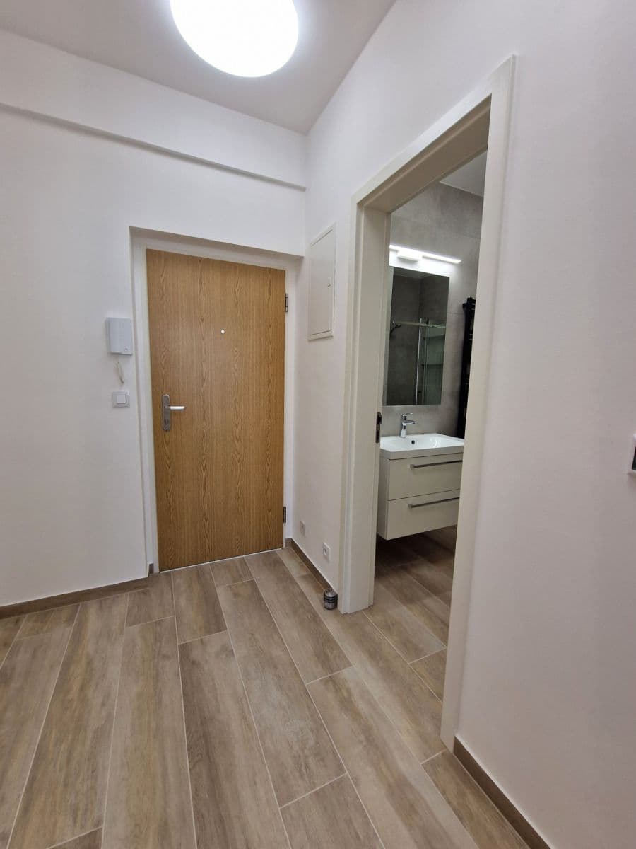 Prenájom bytu 2-izbový 37 m², U Kříže, Praha, Praha Prenájom bytu 2-izbový 37 m², U Kříže, Praha, Praha