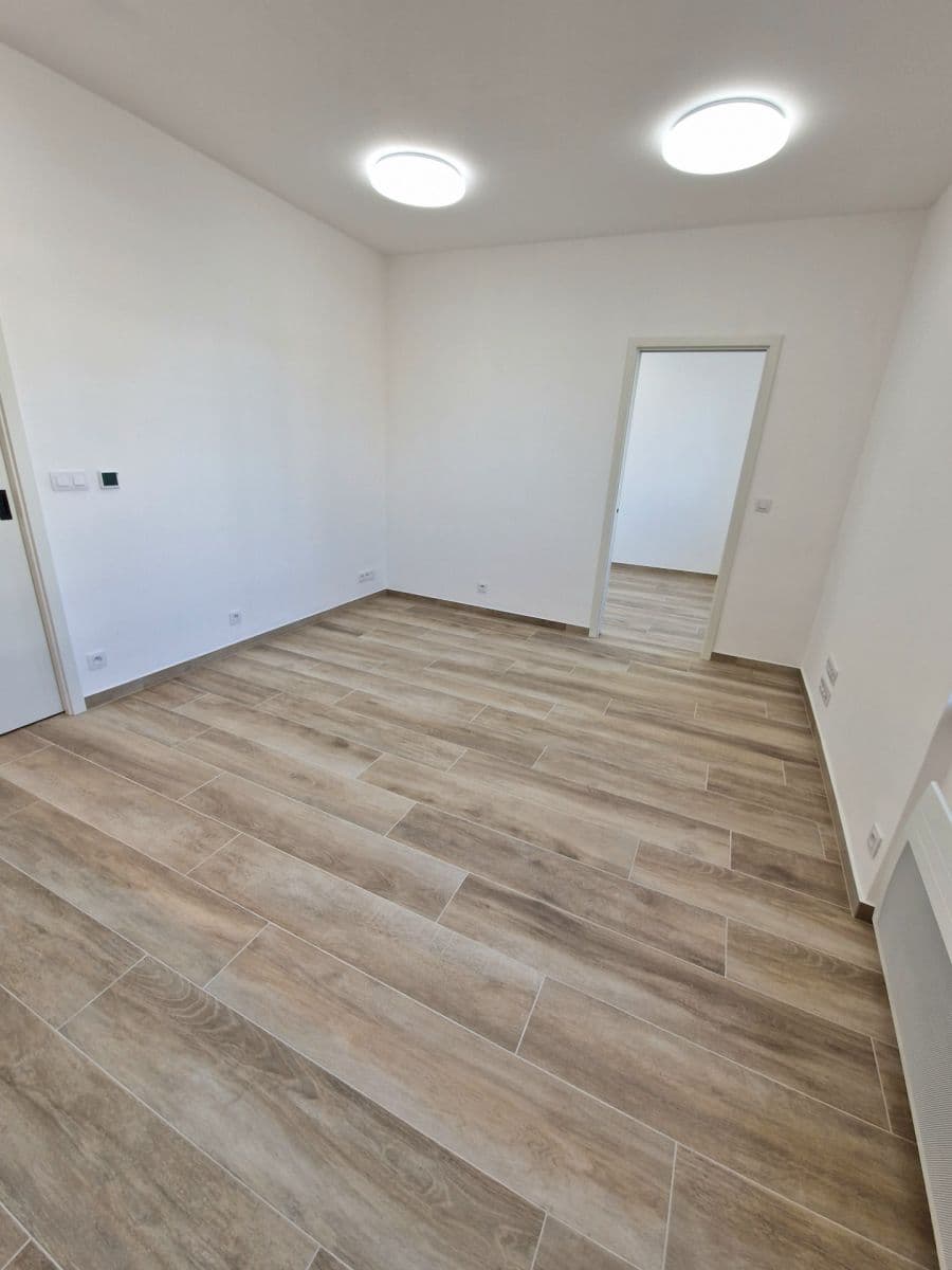 Prenájom bytu 2-izbový 37 m², U Kříže, Praha, Praha Prenájom bytu 2-izbový 37 m², U Kříže, Praha, Praha