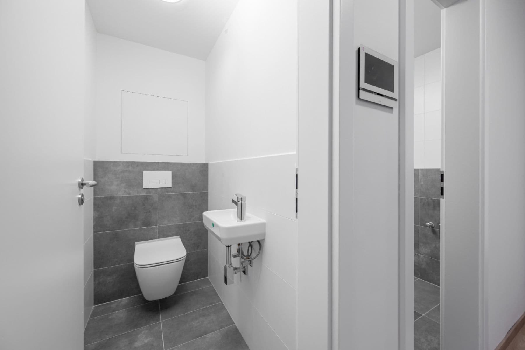 Prenájom bytu 1-izbový 42 m², Nová osada, Jablonec nad Nisou, Liberecký kraj Prenájom bytu 1-izbový 42 m², Nová osada, Jablonec nad Nisou, Liberecký kraj