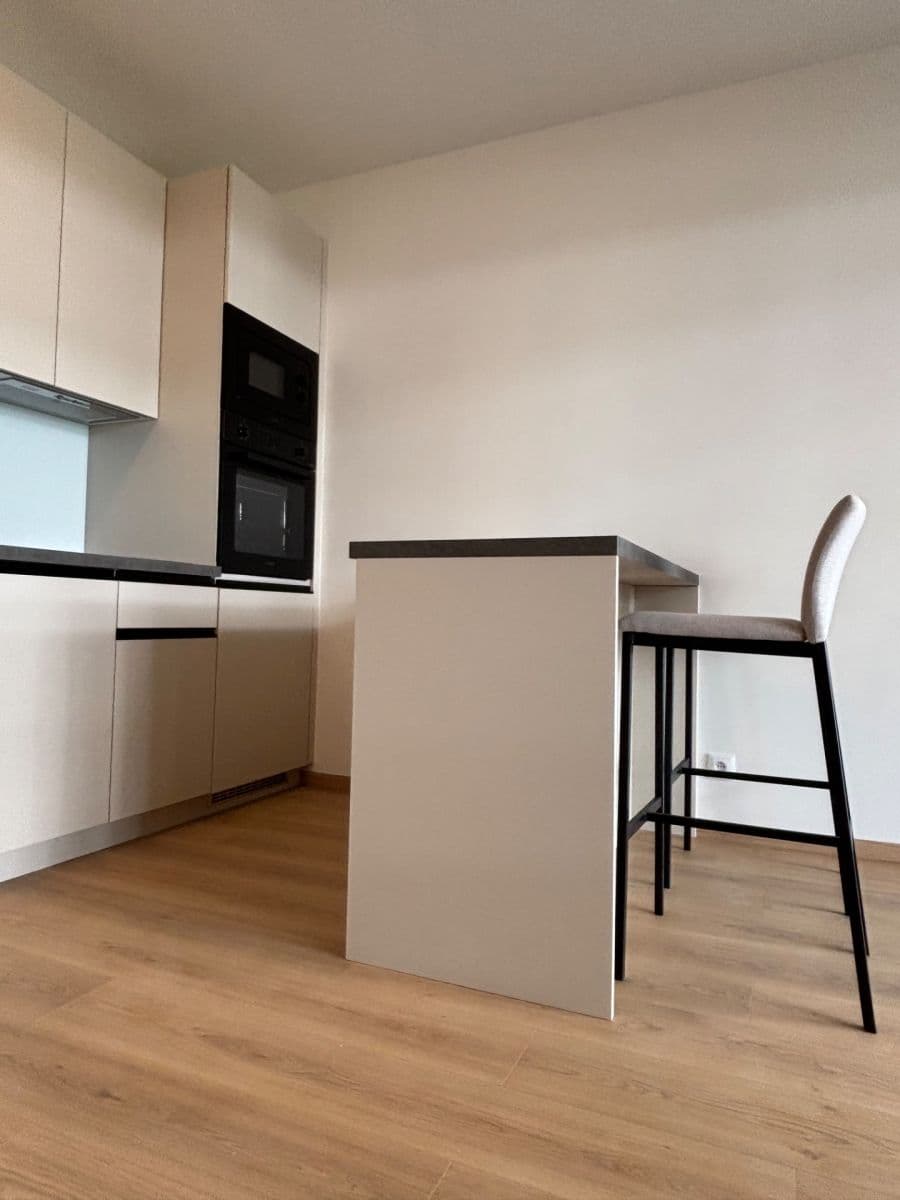 Prenájom bytu 1-izbový 33 m², Poděbradská, Praha, Praha Prenájom bytu 1-izbový 33 m², Poděbradská, Praha, Praha