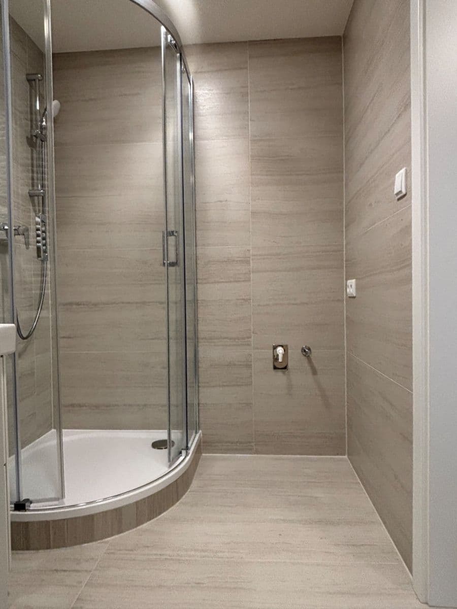 Prenájom bytu 1-izbový 33 m², Poděbradská, Praha, Praha Prenájom bytu 1-izbový 33 m², Poděbradská, Praha, Praha