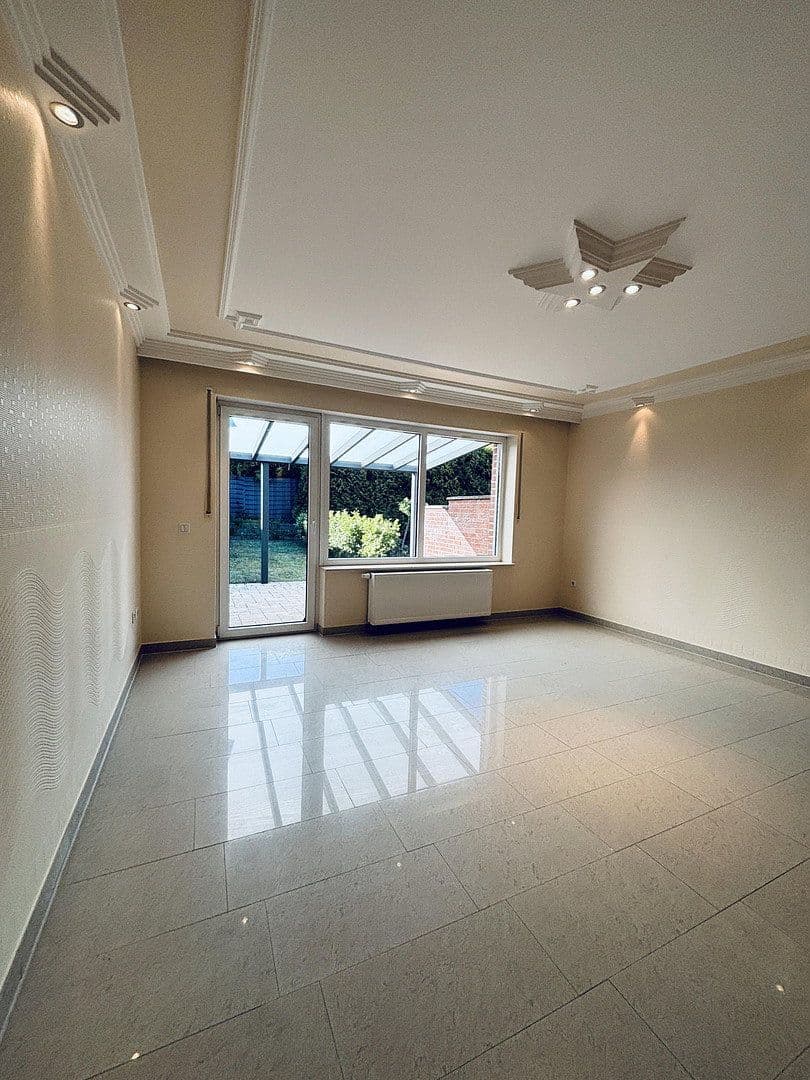 Predaj domu 121 m², pozemek 324 m², Sandstrasse 62, Frechen, Severné Porýnie - Westfálsko Predaj domu 121 m², pozemek 324 m², Sandstrasse 62, Frechen, Severné Porýnie - Westfálsko