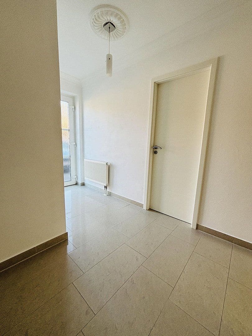 Predaj domu 121 m², pozemek 324 m², Sandstrasse 62, Frechen, Severné Porýnie - Westfálsko Predaj domu 121 m², pozemek 324 m², Sandstrasse 62, Frechen, Severné Porýnie - Westfálsko