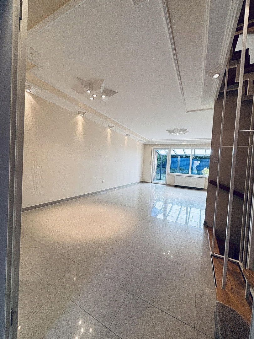 Predaj domu 121 m², pozemek 324 m², Sandstrasse 62, Frechen, Severné Porýnie - Westfálsko Predaj domu 121 m², pozemek 324 m², Sandstrasse 62, Frechen, Severné Porýnie - Westfálsko