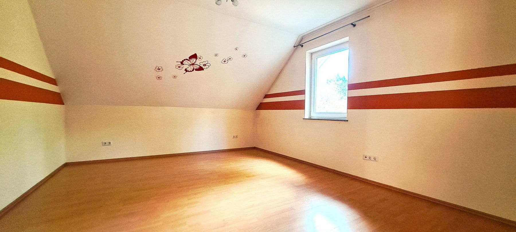 Predaj domu 345 m², pozemek 584 m², Kaiserslautern-Erlenbach, Porýnie-Falcko Predaj domu 345 m², pozemek 584 m², Kaiserslautern-Erlenbach, Porýnie-Falcko