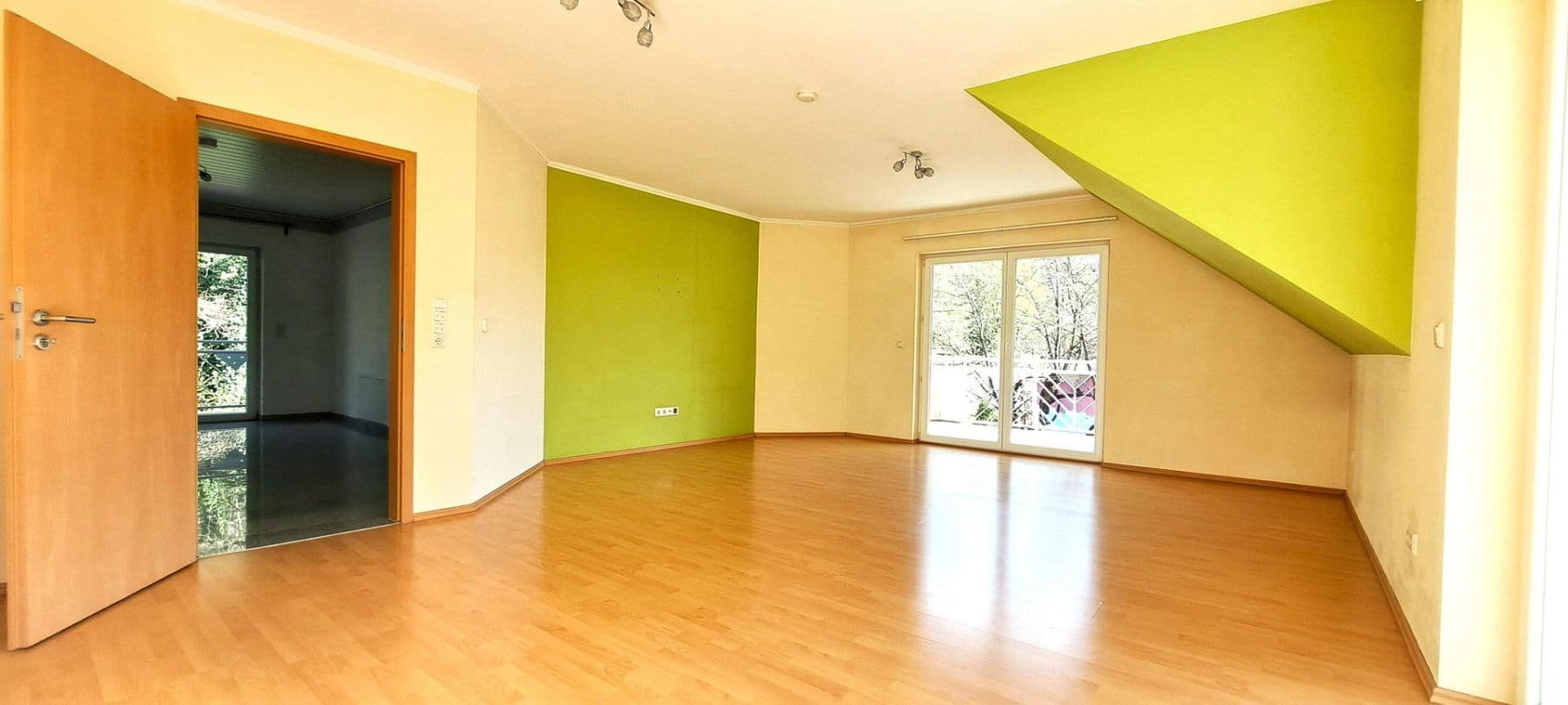Predaj domu 345 m², pozemek 584 m², Kaiserslautern-Erlenbach, Porýnie-Falcko Predaj domu 345 m², pozemek 584 m², Kaiserslautern-Erlenbach, Porýnie-Falcko