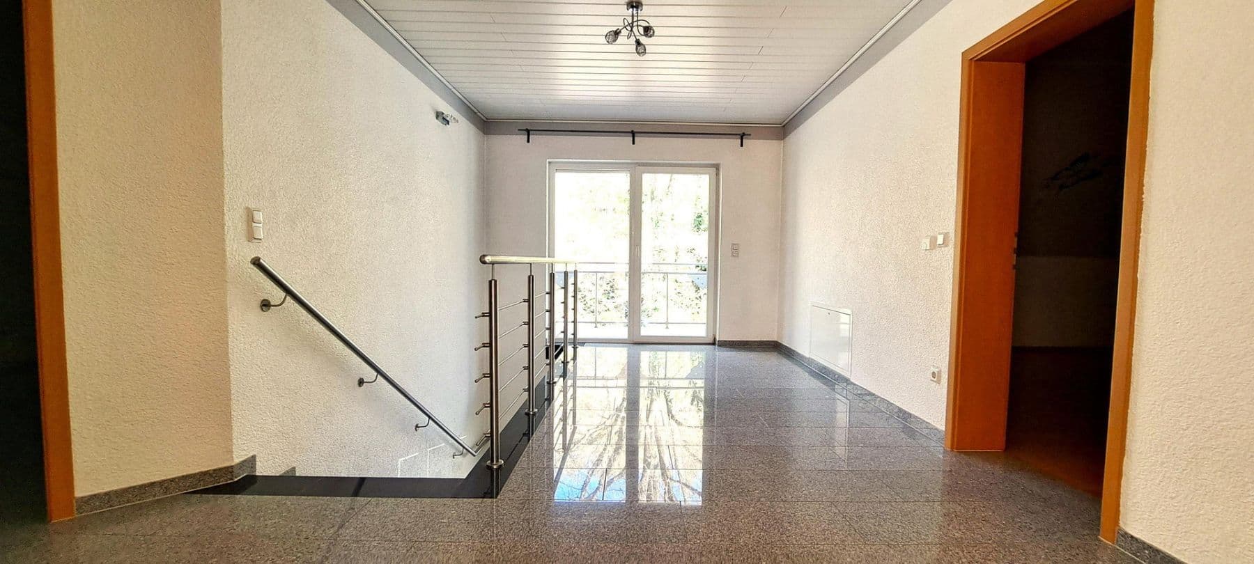Predaj domu 345 m², pozemek 584 m², Kaiserslautern-Erlenbach, Porýnie-Falcko Predaj domu 345 m², pozemek 584 m², Kaiserslautern-Erlenbach, Porýnie-Falcko