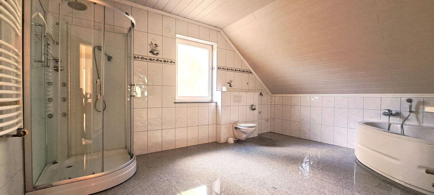 Predaj domu 345 m², pozemek 584 m², Kaiserslautern-Erlenbach, Porýnie-Falcko Predaj domu 345 m², pozemek 584 m², Kaiserslautern-Erlenbach, Porýnie-Falcko