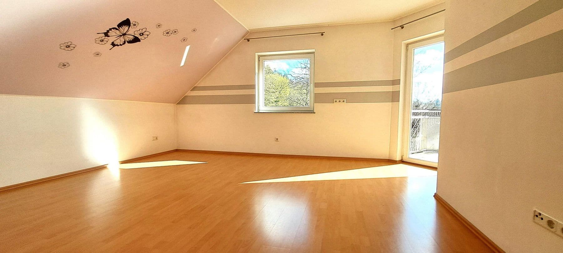 Predaj domu 345 m², pozemek 584 m², Kaiserslautern-Erlenbach, Porýnie-Falcko Predaj domu 345 m², pozemek 584 m², Kaiserslautern-Erlenbach, Porýnie-Falcko