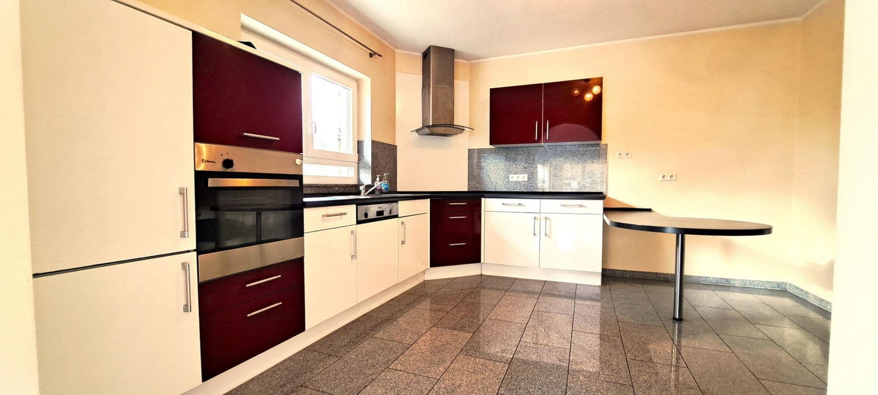 Predaj domu 345 m², pozemek 584 m², Kaiserslautern-Erlenbach, Porýnie-Falcko Predaj domu 345 m², pozemek 584 m², Kaiserslautern-Erlenbach, Porýnie-Falcko