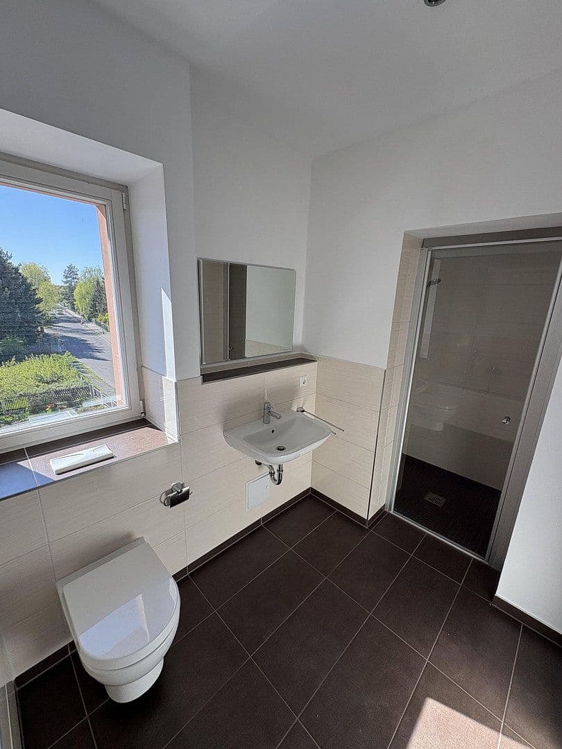 Prenájom bytu 2-izbový 58 m², Engelsdorfer Straße, Leipzig, Sasko Prenájom bytu 2-izbový 58 m², Engelsdorfer Straße, Leipzig, Sasko