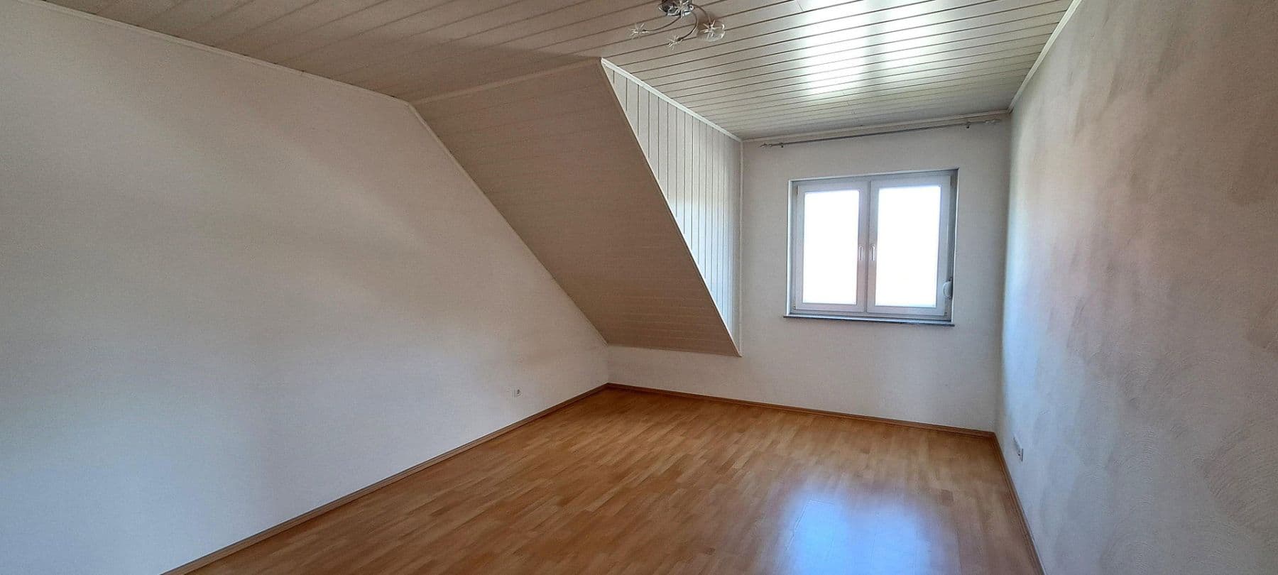Predaj domu 208 m², pozemek 363 m², In den Langen Ruthen 6, Kaiserslautern, Porýnie-Falcko Predaj domu 208 m², pozemek 363 m², In den Langen Ruthen 6, Kaiserslautern, Porýnie-Falcko