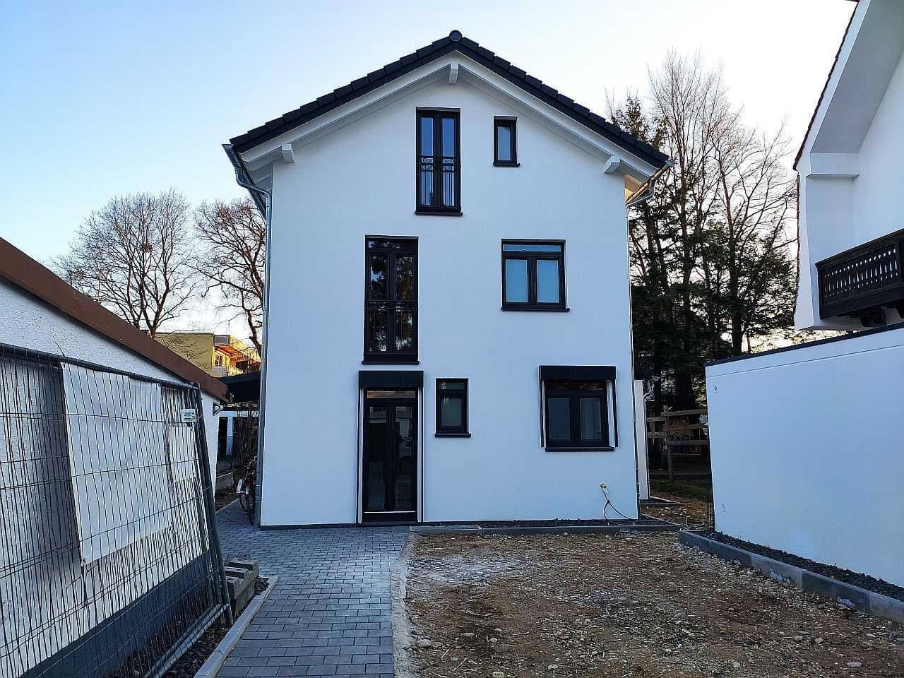 Prenájom domu 145 m², pozemek 350 m², Schopenhauerstr. 2A, Neubiberg, Bavorsko Prenájom domu 145 m², pozemek 350 m², Schopenhauerstr. 2A, Neubiberg, Bavorsko